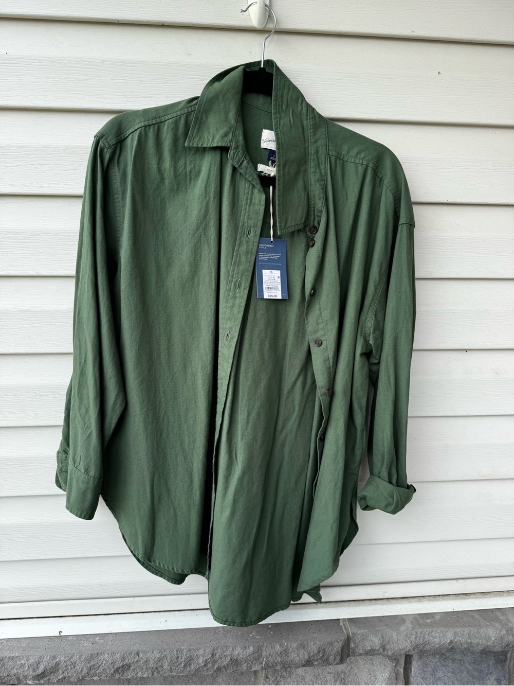 NWT Universal thread Classic Lightweight Olive Green Button-Up Shirt